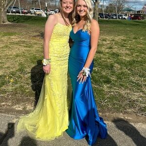 Beautiful prom dress warn once. Fits like size 2. Good condition.